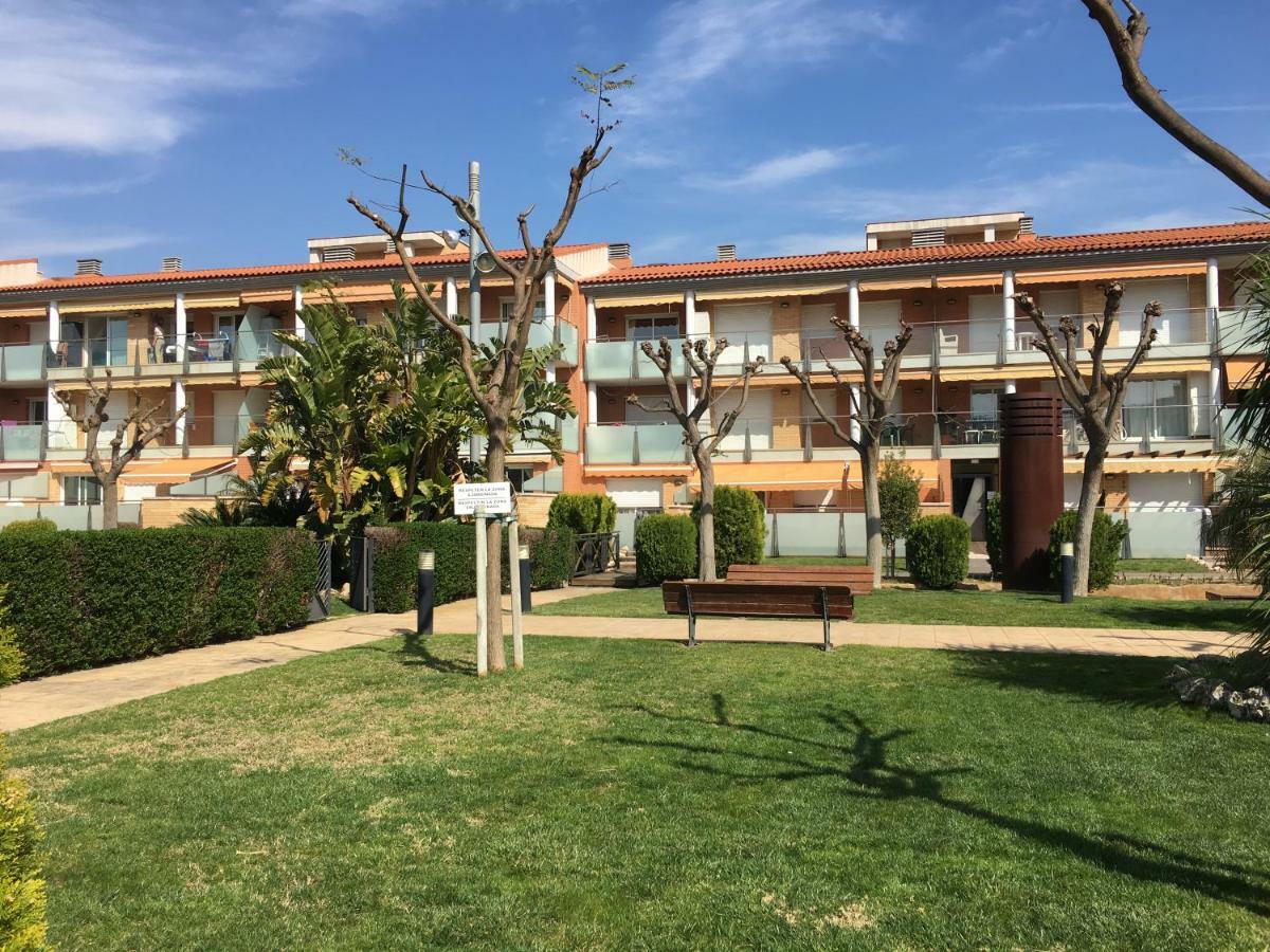 Apartamento Port Marino 坎布里尔斯 外观 照片